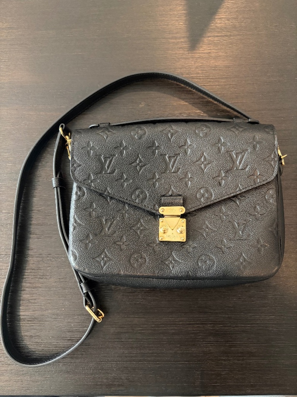 Louis Vuitton Pochette Métis – Black